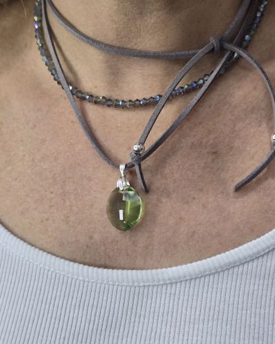 Cordón gamuza gris con cristal sw hoja verde