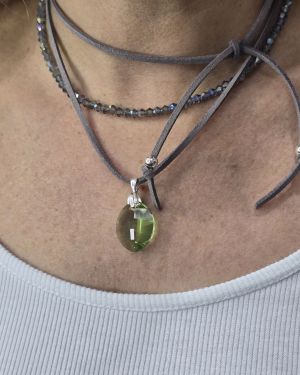 Cordón gamuza gris con cristal sw hoja verde