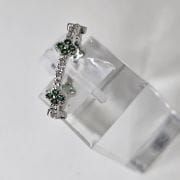 Anillo estilo van cleef con detalles en verde rodinado