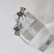 Anillo estilo van cleef con detalles en verde rodinado