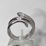 Anillo importado plata rodinada cruzado