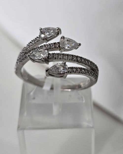 Anillo importado rodinado con cubics gota y pave