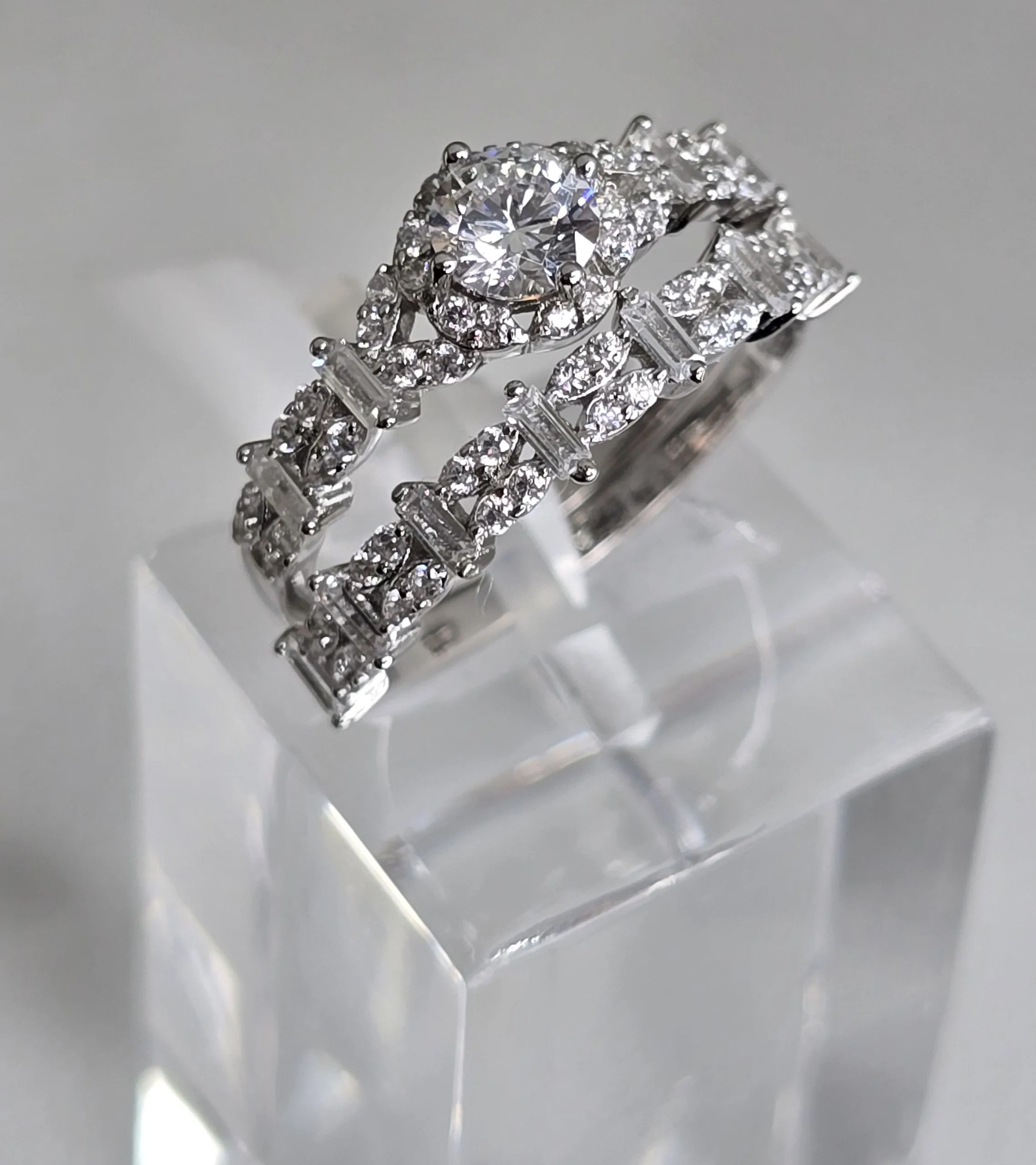 Anillo doble, estilo cintillo sinfín. Dos piezas en una de Plata rodinada