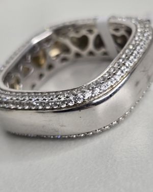 Anillo cuadrado plata rodinada, cristales pave arriba