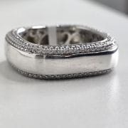 Anillo cuadrado plata rodinada, cristales pave arriba