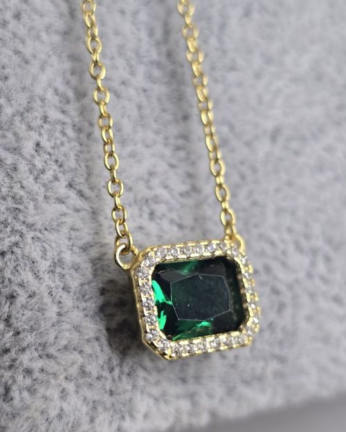 Gargantilla dorada con cubic verde cuadrado plata rodinada
