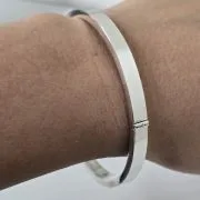 Esclava lisa de plata con traba de seguridad