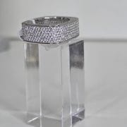 Anillo cuadrado ancho con cubics encimados plata rodinada