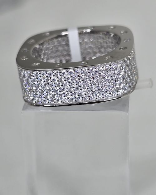 Anillo cuadrado ancho con cubics encimados plata rodinada
