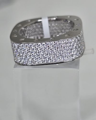 Anillo cuadrado ancho con cubics encimados plata rodinada