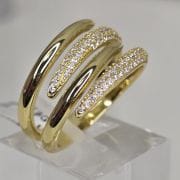 Anillo calado rodinado con baño gold abierto liso y pave
