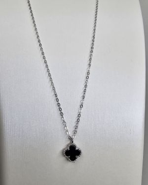 Cadena Plata rodinada con dije van cleef negro