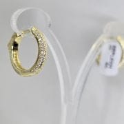 Argollas doradas con traba seguridad y pave