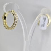 Argollas doradas con traba seguridad y pave
