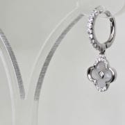 Aros trebol colgante rodinados con brillo y cubics NACAR BCO