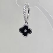 Aros trebol colgante rodinados con brillo y cubics