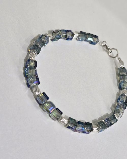 Pulsera con cristales cuadrados y oval rayado plata