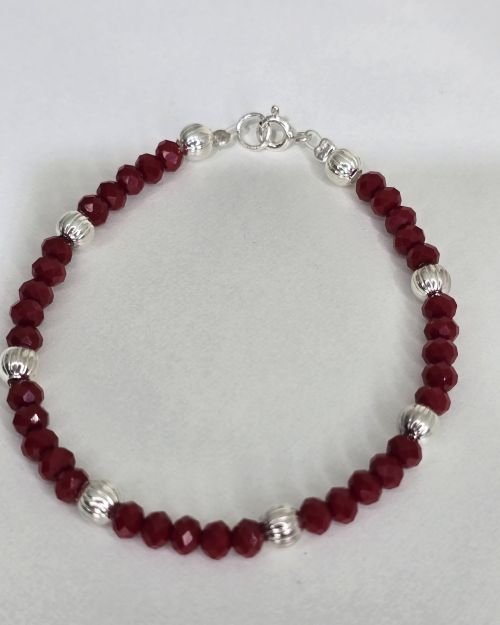 Pulsera Cristal roja con bolas de plata rayadas