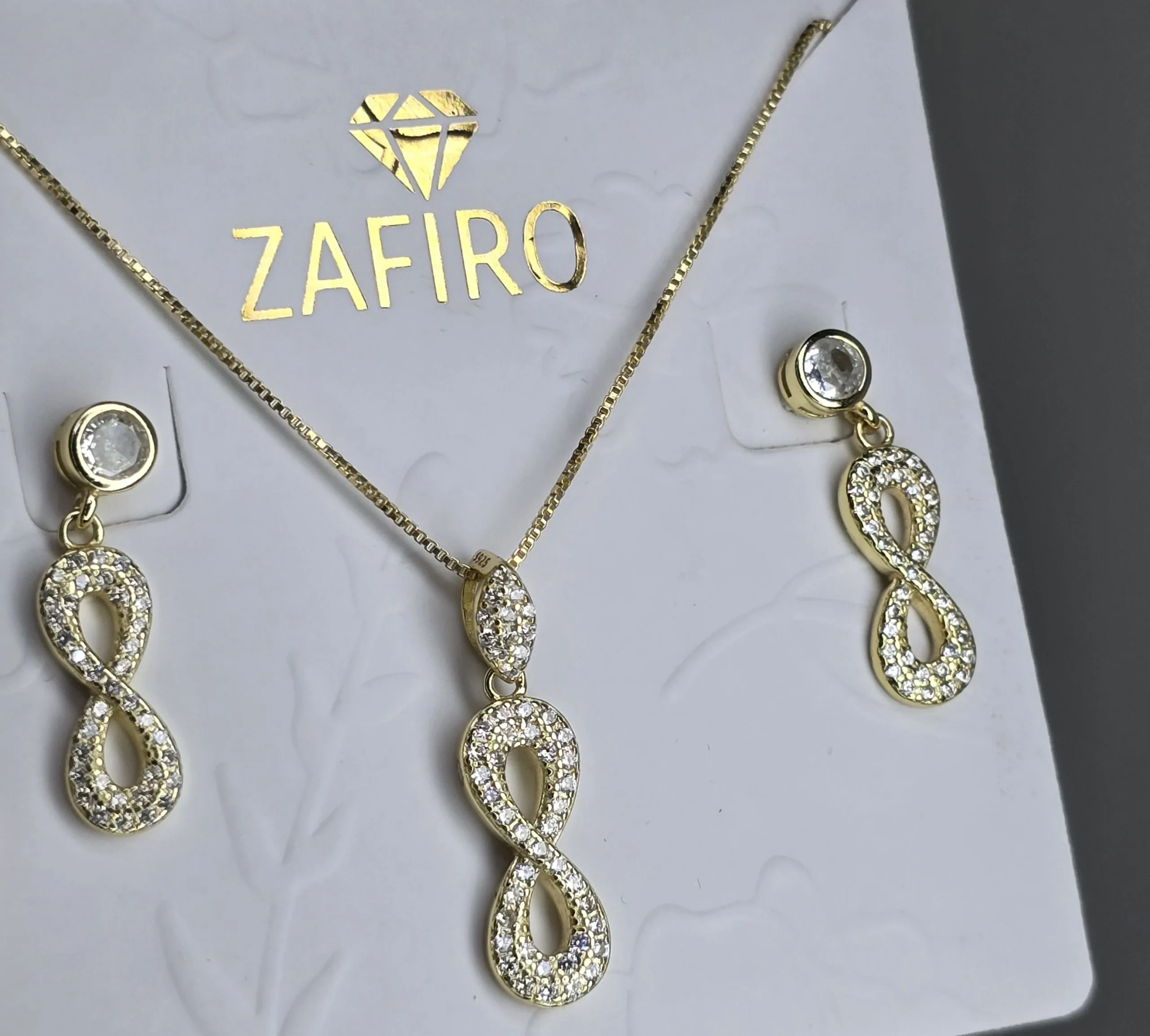 Conjunto infinito con cubic plata con baño gold. Aro+dije+cadena