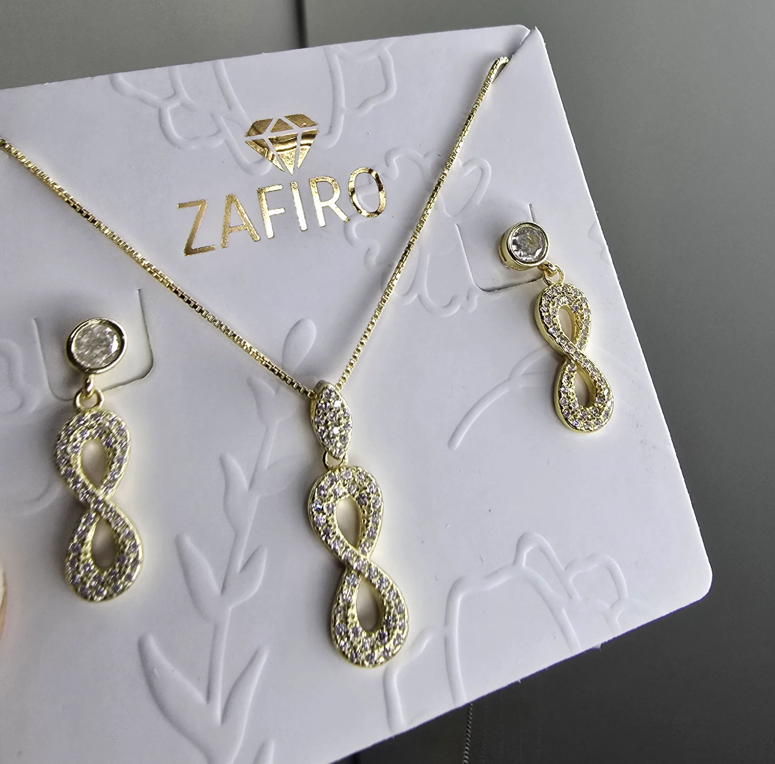Conjunto infinito con cubic plata con baño gold. Aro+dije+cadena