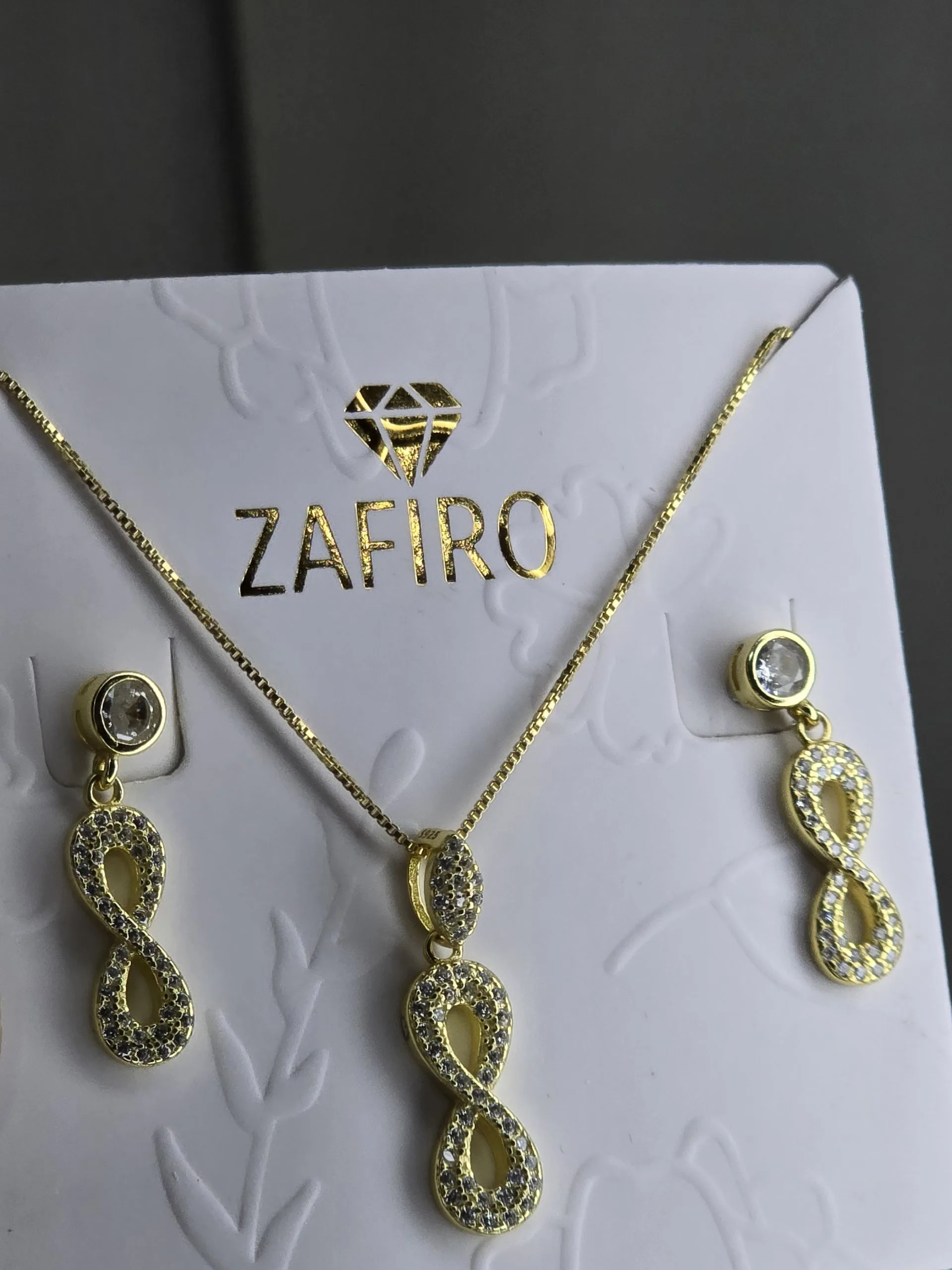 Conjunto infinito con cubic plata con baño gold. Aro+dije+cadena