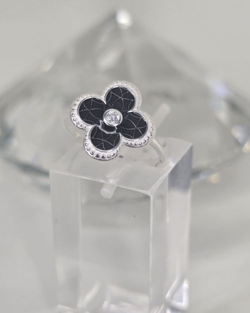Anillo trebol negro con cubic de plata