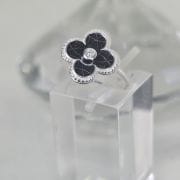 Anillo trebol negro con cubic de plata
