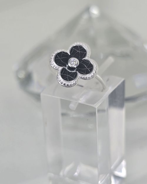 Anillo trebol negro con cubic de plata