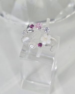 Anillo circular calado con flores, perla, mariposa y cubics