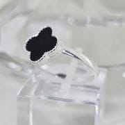 Anillo de plata trebol negro nacar