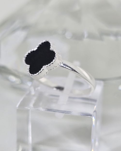Anillo de plata trebol negro nacar