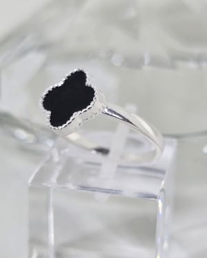 Anillo de plata trebol negro nacar