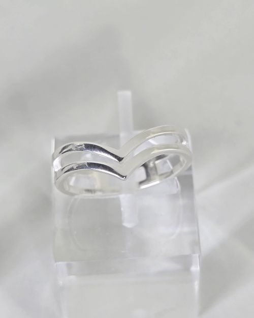 Anillo en V plata lisa doble
