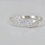 Anillo zig zag de plata 925 con pave