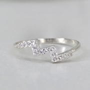Anillo zig zag de plata 925 con pave