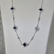 Gargantilla rodinada de plata con van cleef nacar y negro
