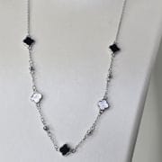 Gargantilla rodinada de plata con van cleef nacar y negro