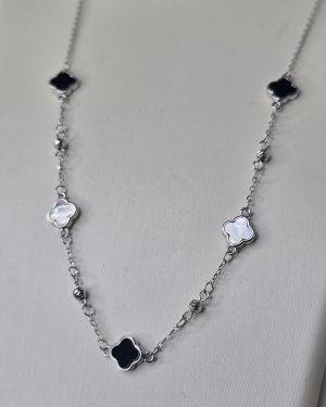 Gargantilla rodinada de plata con van cleef nacar y negro