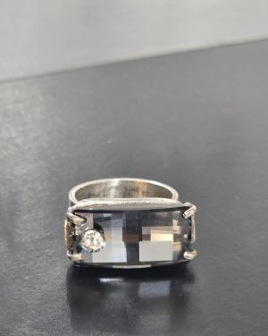 Anillo cuadrado gris humo cristal sw