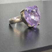 Anillo de corazón 18 mm lila cristal swarovski