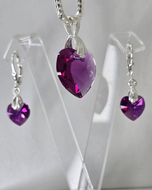 Aros corazón  swarovski 10 mm brisura fuccia