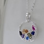 Gargantilla punto de luz circular cubic colores