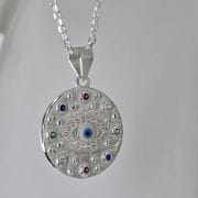 Gargantilla de ojo turco con medalla plata