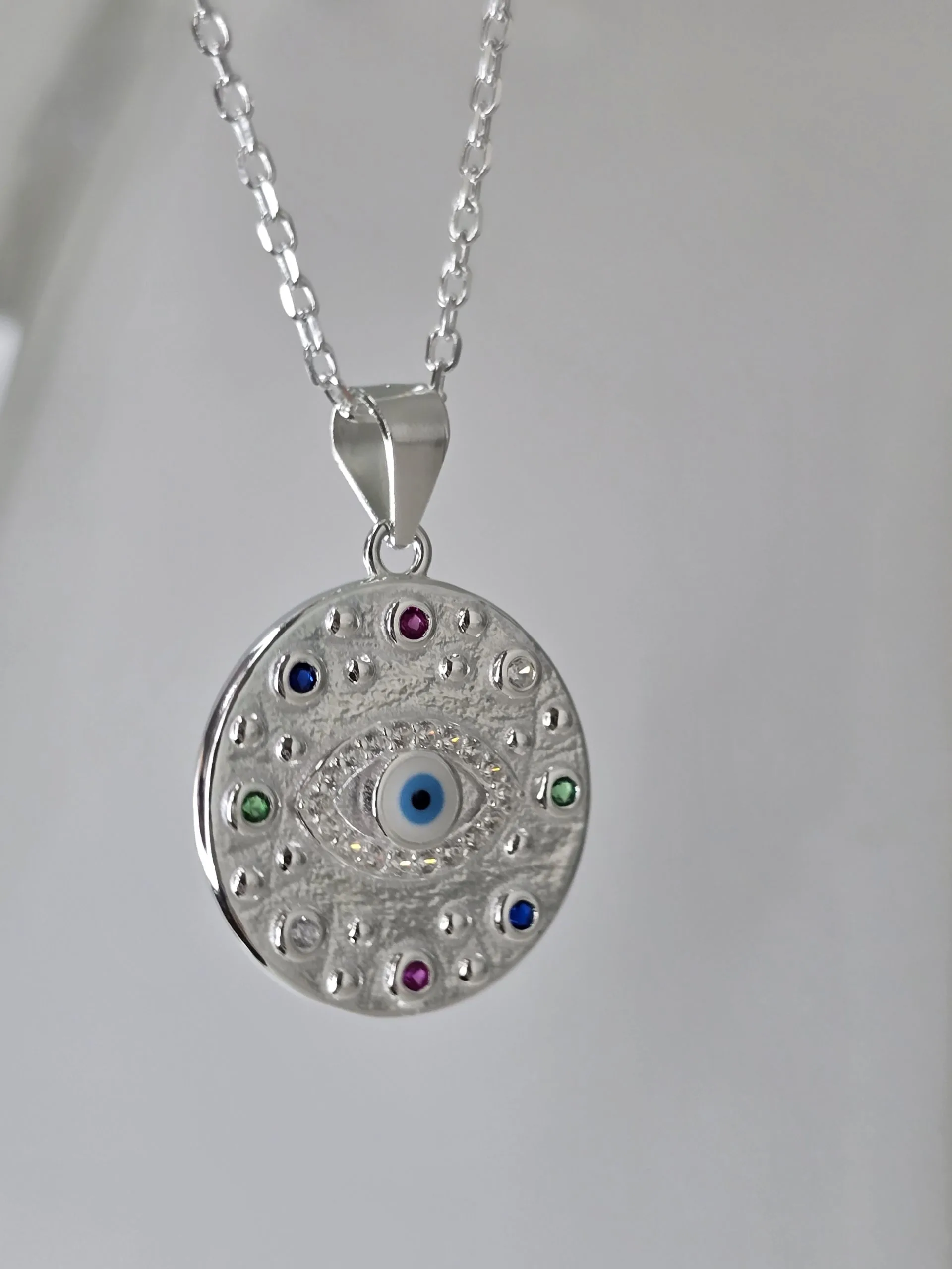 Gargantilla de ojo turco con medalla plata