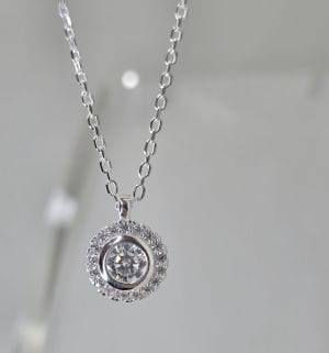 Gargantilla punto de luz