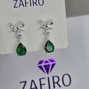 Aros pasantes de mariposa con punto de luz y gota verde