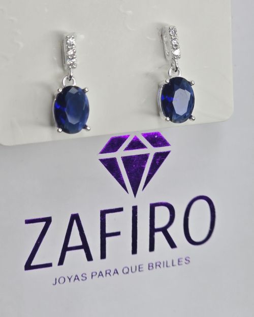 Aros pasantes ovalados azules con cubic
