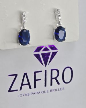 Aros pasantes ovalados azules con cubic
