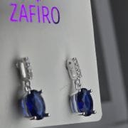Aros pasantes ovalados azules con cubic