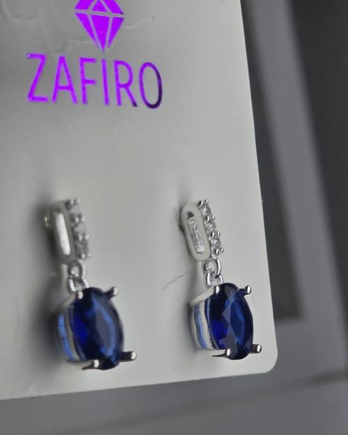 Aros pasantes ovalados azules con cubic
